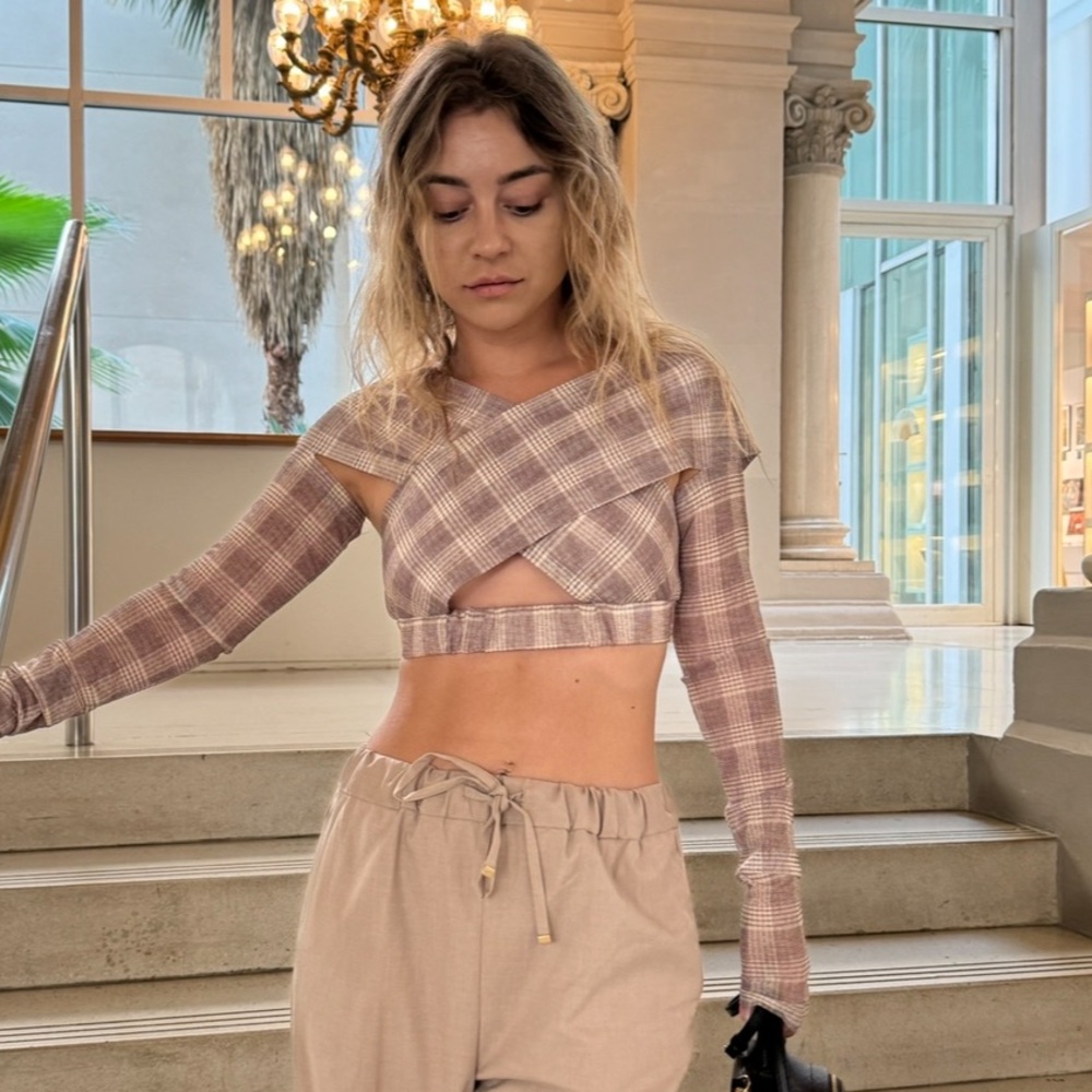 Cropped Top Lioness